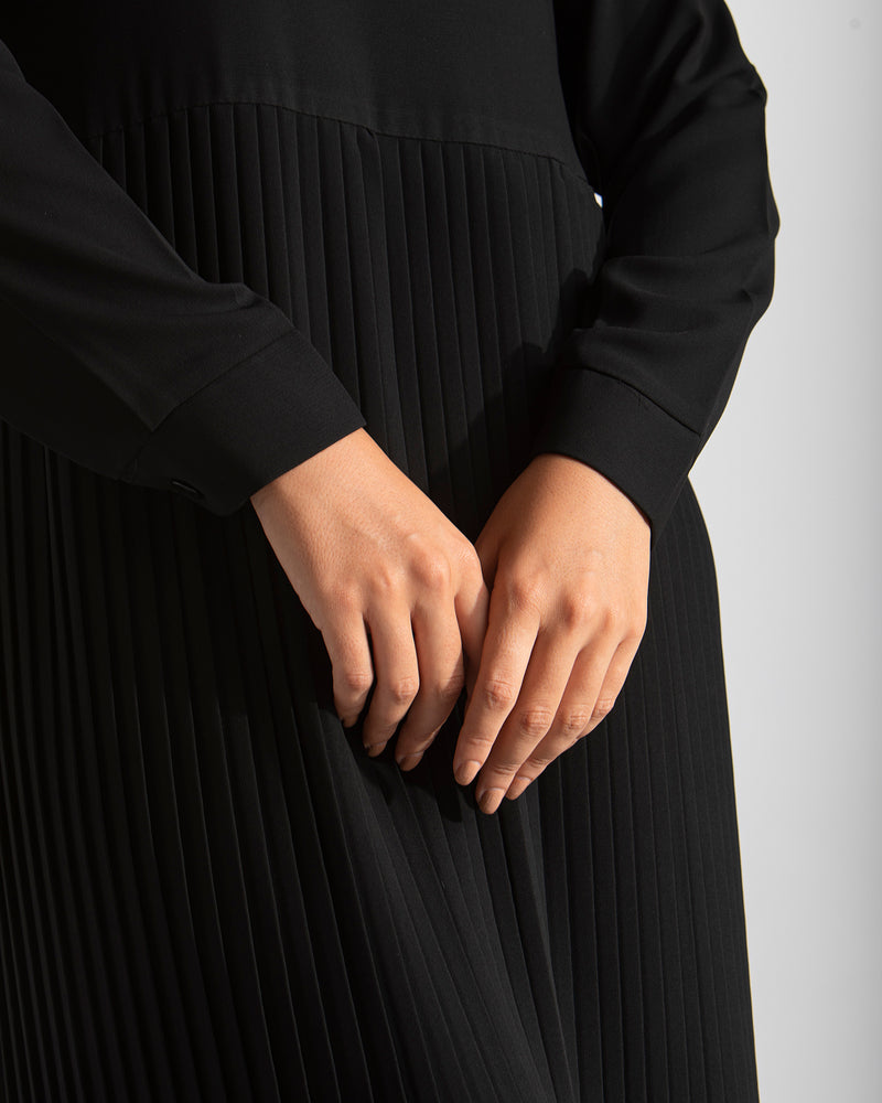 Sleeved Pleated Dress Black